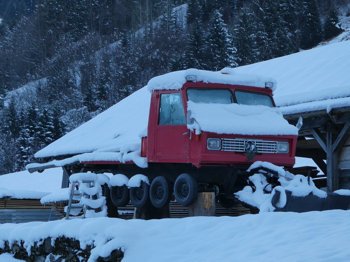 (243'618) - Kssbohrer am 8. Dezember 2022 in Riemenstalden