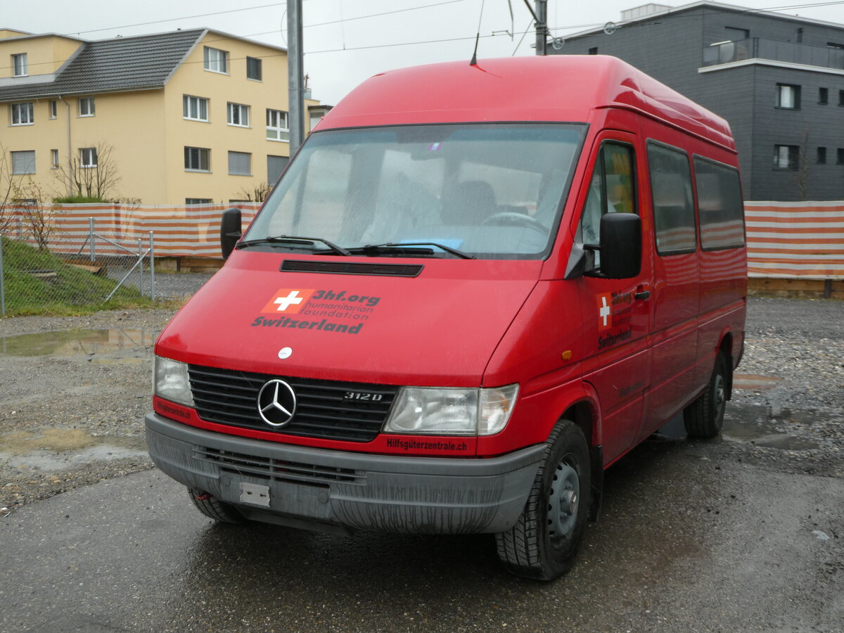 (243'713) - 3hf Stiftung, Diesbach - Mercedes am 10. Dezember 2022 in Schmerikon, Thomann