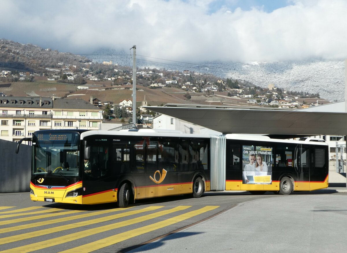 (243'775) - PostAuto Wallis - Nr. 86/VS 548'726 - MAN am 11. Dezember 2022 in Sierre, Busbahnhof