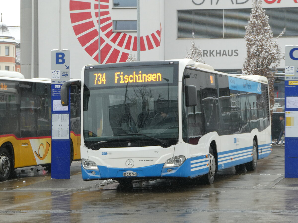 (243'941) - WilMobil, Wil - Nr. 256/SG 292'404 - Mercedes am 16. Dezember 2022 beim Bahnhof Wil