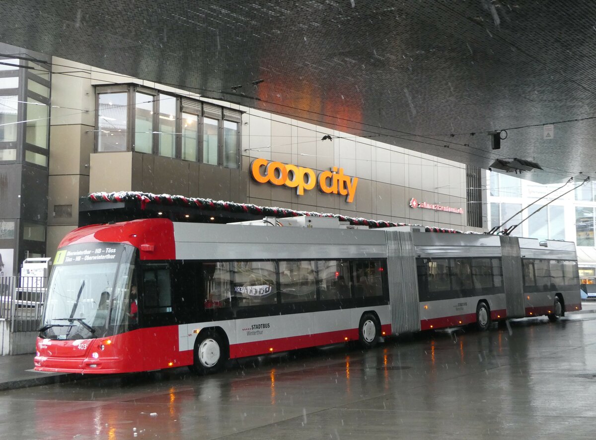 (243'967) - SW Winterthur - Nr. 403 - Hess/Hess Doppelgelenktrolleybus am 16. Dezember 2022 beim Hauptbahnhof Winterthur