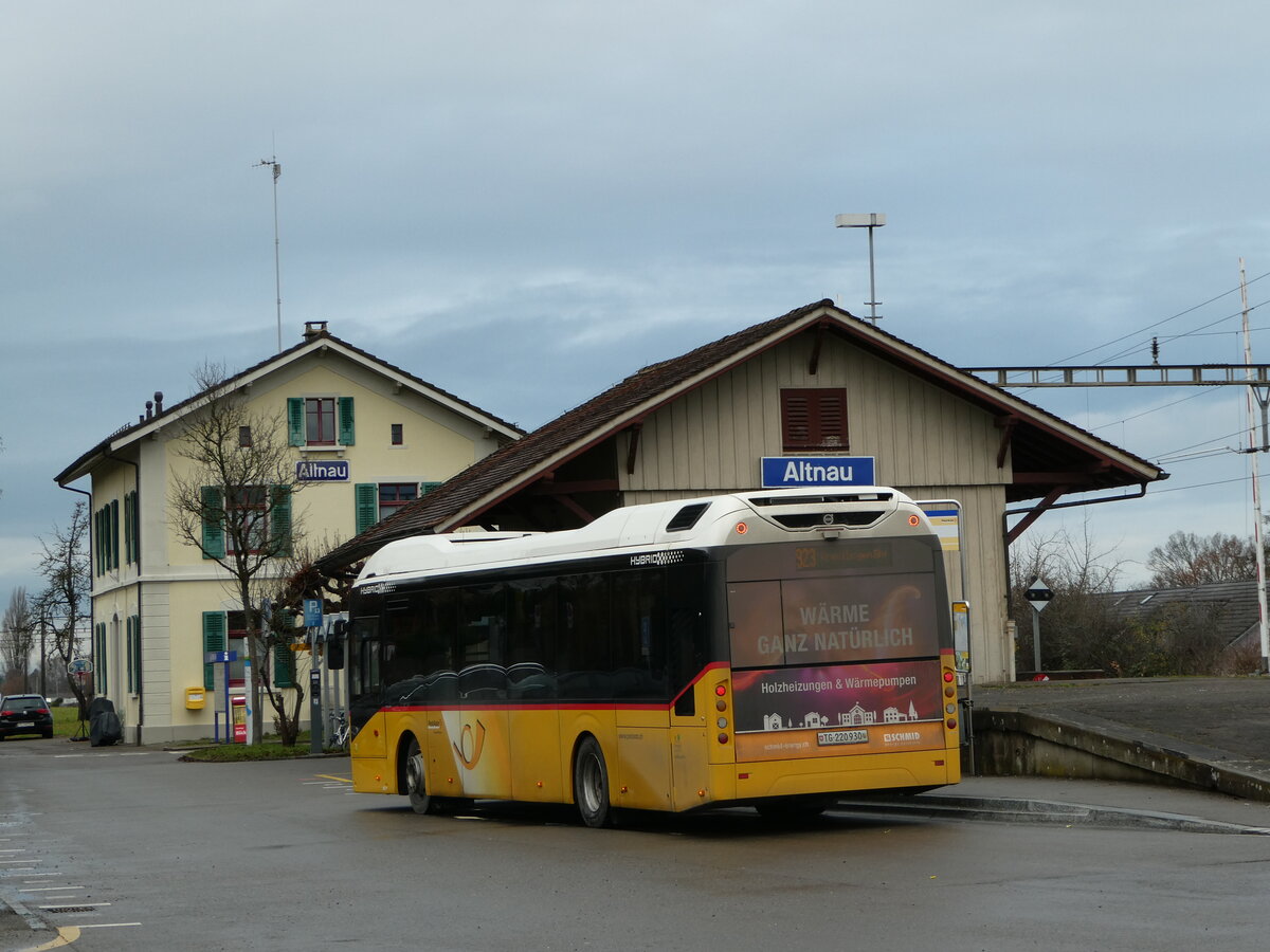 (244'091) - PostAuto Ostschweiz - TG 220'930 - Volvo am 21. Dezember 2022 beim Bahnhof Altnau