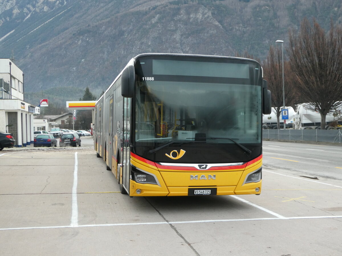 (244'121) - PostAuto Wallis - Nr. 85/VS 548'725 - MAN am 26. Dezember 2022 in Sierre, Garage TSAR