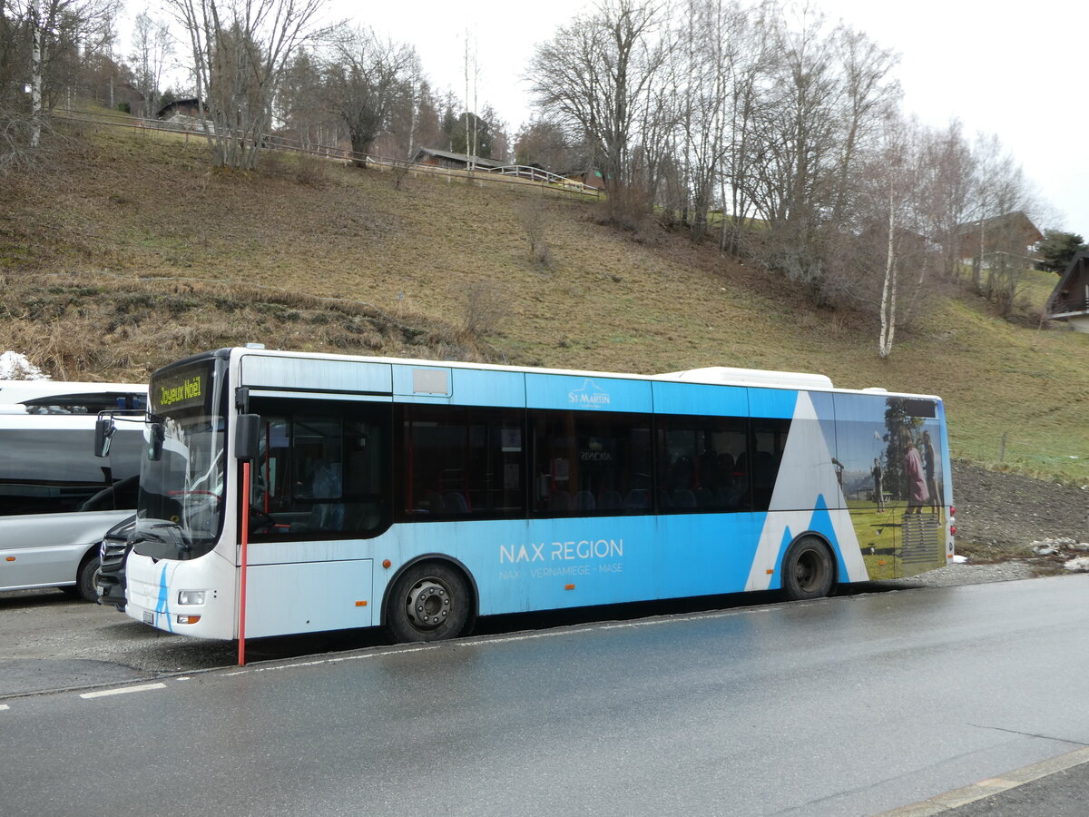 (244'166) - Nax Excursions, Nax - VS 511'523 - MAN/Gppel (ex AS Engi Nr. 5) am 26. Dezember 2022 in Nax, Garage