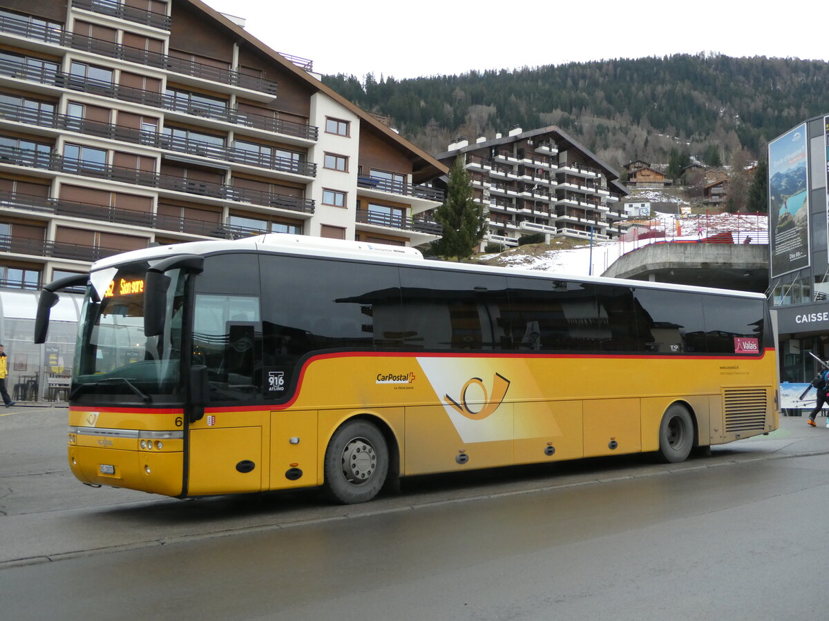 (244'201) - Lathion, Sion - Nr. 6/VS 12'672 - Van Hool am 26. Dezember 2022 in Haute-Nendaz, Tlcabine