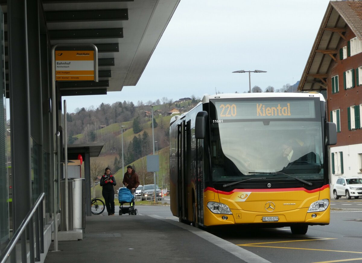 (244'317) - PostAuto Bern - BE 535'079 - Mercedes am 31. Dezember 2022 beim Bahnhof Reichenbach