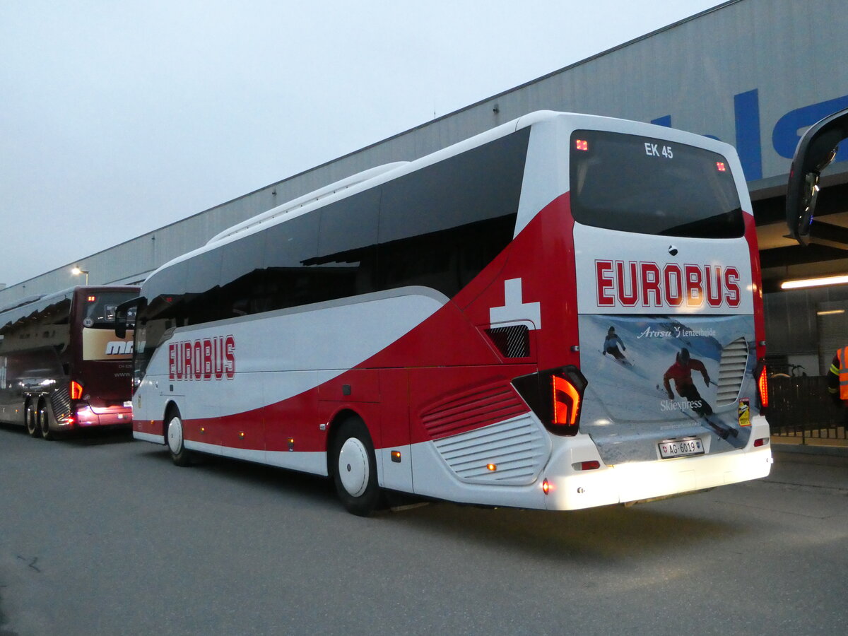 (244'481) - Knecht, Windisch - Nr. 45/AG 6019 - Setra am 7. Januar 2023 beim Bahnhof Frutigen