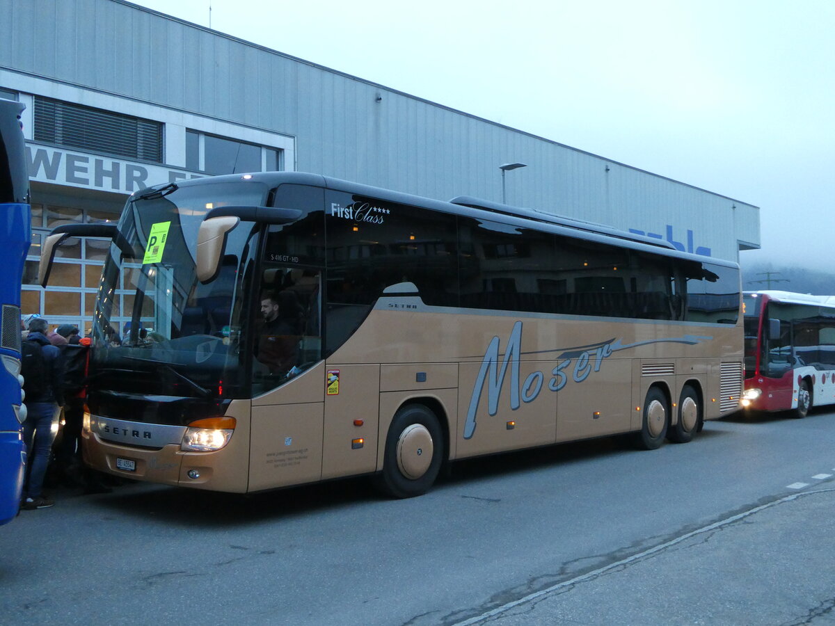 (244'516) - Moser, Teuffenthal - BE 45'547 - Setra (ex Arnold, D-Dietmannsried) am 7. Januar 2023 beim Bahnhof Frutigen