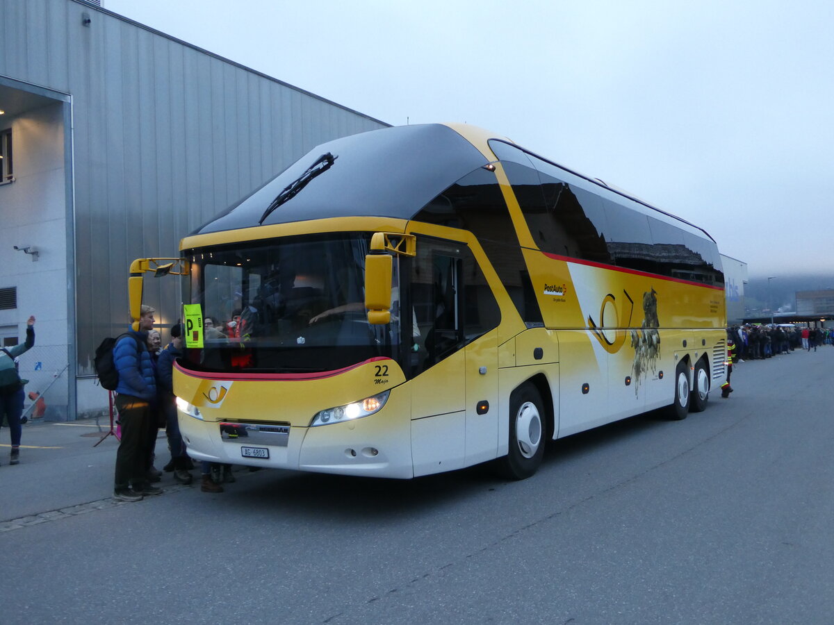 (244'523) - Tschannen, Zofingen - Nr. 22/AG 6803/PID 4706 - Neoplan (ex PostAuto Graubnden) am 7. Januar 2023 beim Bahnhof Frutigen