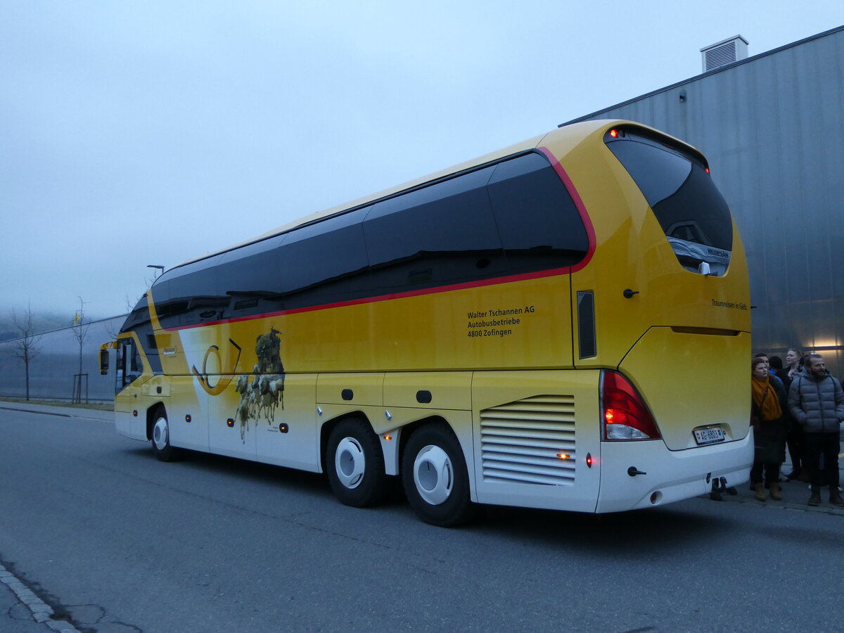 (244'524) - Tschannen, Zofingen - Nr. 22/AG 6803/PID 4706 - Neoplan (ex PostAuto Graubnden) am 7. Januar 2023 beim Bahnhof Frutigen