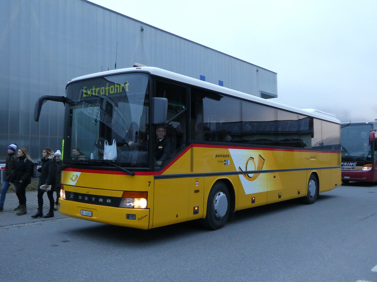 (244'540) - Tschannen, Zofingen - Nr. 7/AG 14'483/PID 90 - Setra am 7. Januar 2023 beim Bahnhof Frutigen