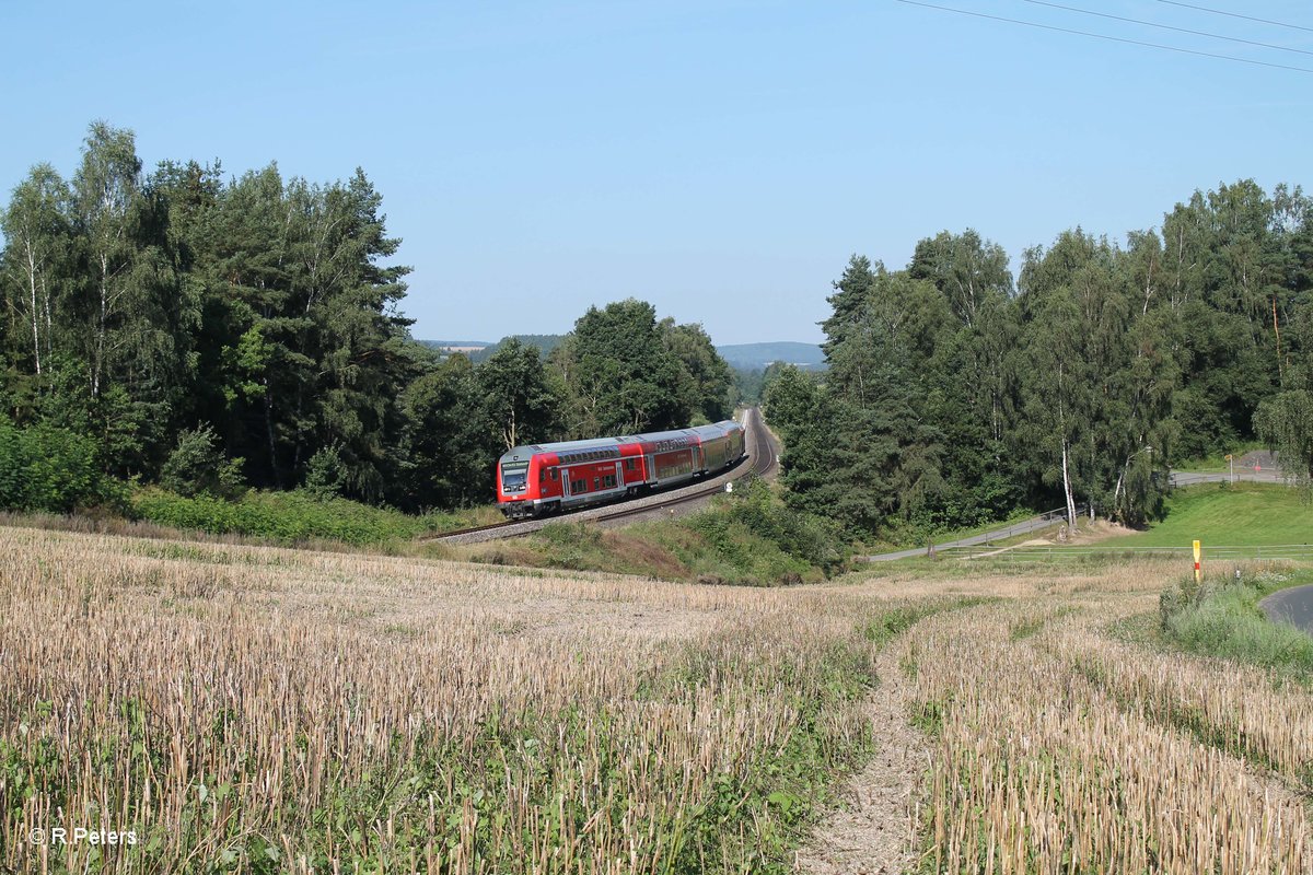 245 009 schiebt ein Radlzug von Marktredwitz nach Mühldorf bei Naabdemenreuth. 07.08.16