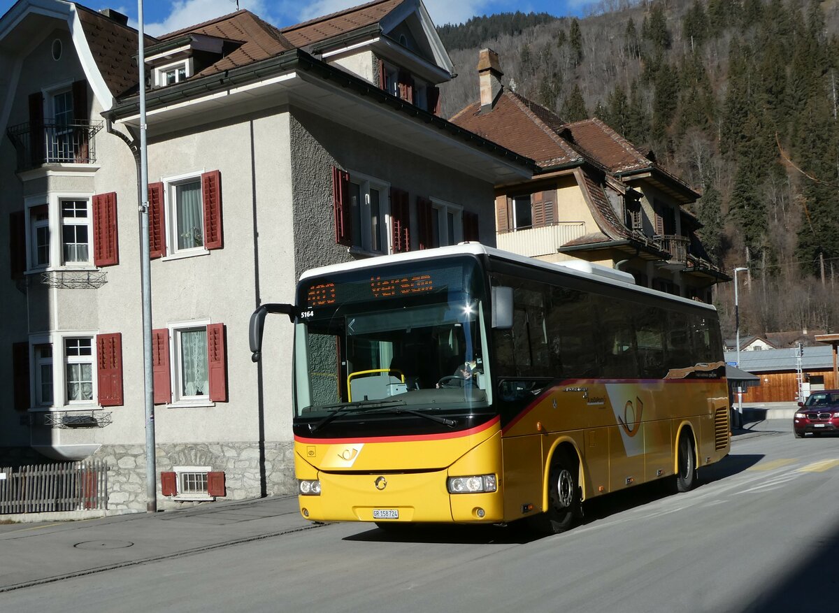 (245'115) - PostAuto Graubnden - Nr. 17/GR 158'724/PID 5164 - Irisbus (ex Fontana, Ilanz Nr. 27; ex Fontana, Ilanz Nr. 7) am 18. Januar 2023 in Ilanz, Poststrasse 