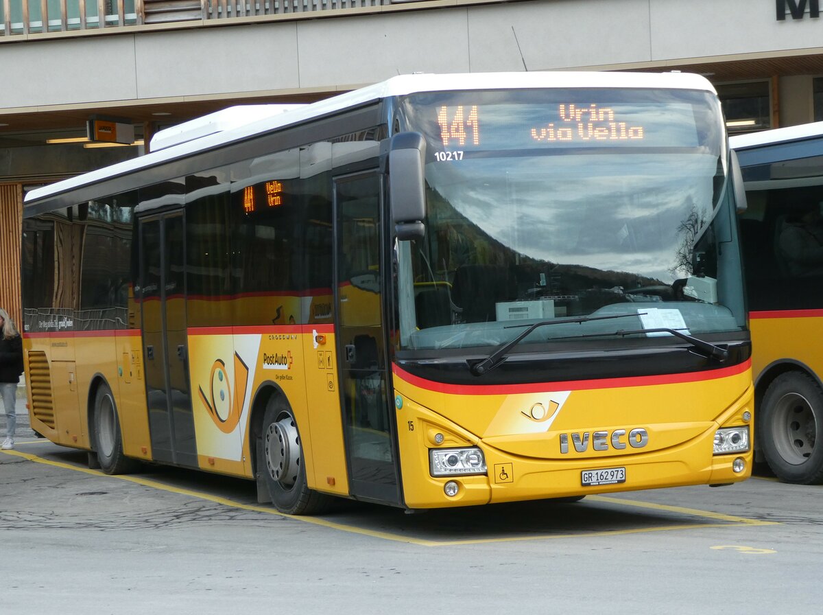 (245'176) - PostAuto Graubnden - Nr. 15/GR 162'973/PID 10'217 - Iveco (ex Fontana, Ilanz Nr. 15) am 18. Januar 2023 beim Bahnhof Ilanz