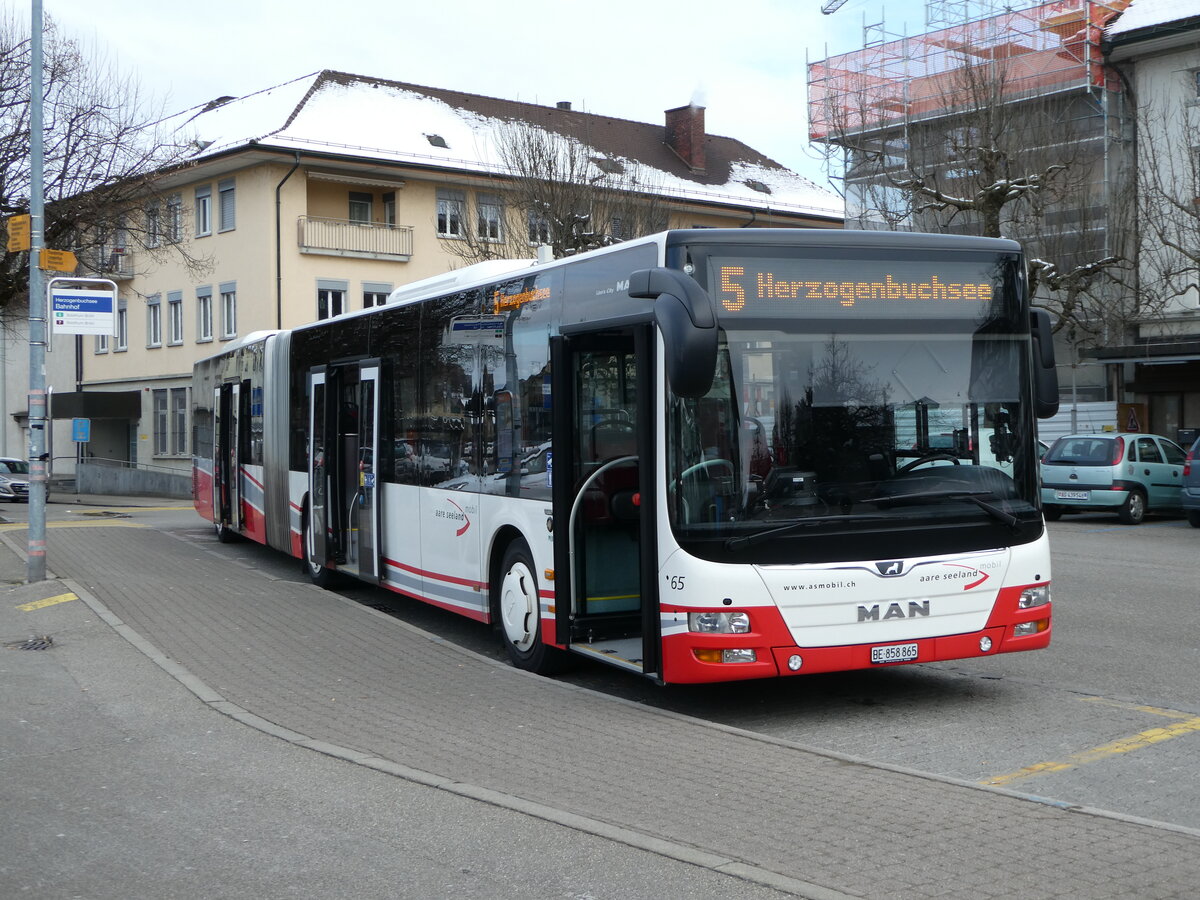 (245'211) - ASm Langenthal - Nr. 65/BE 858'865 - MAN am 21. Januar 2023 beim Bahnhof Herzogenbuchsee