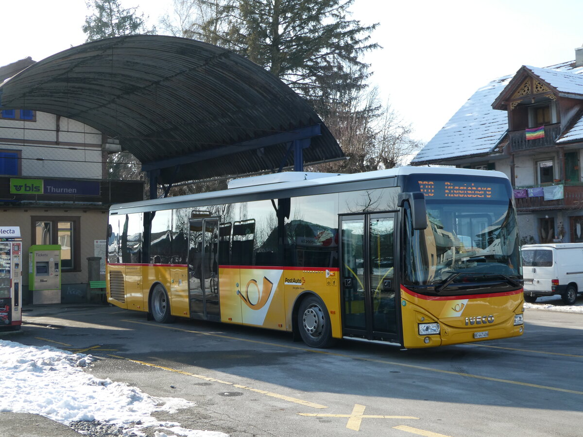 (245'558) - Engeloch, Riggisberg - Nr. 3/BE 447'406/PID 10'338 - Iveco am 30. Januar 2023 beim Bahnhof Thurnen