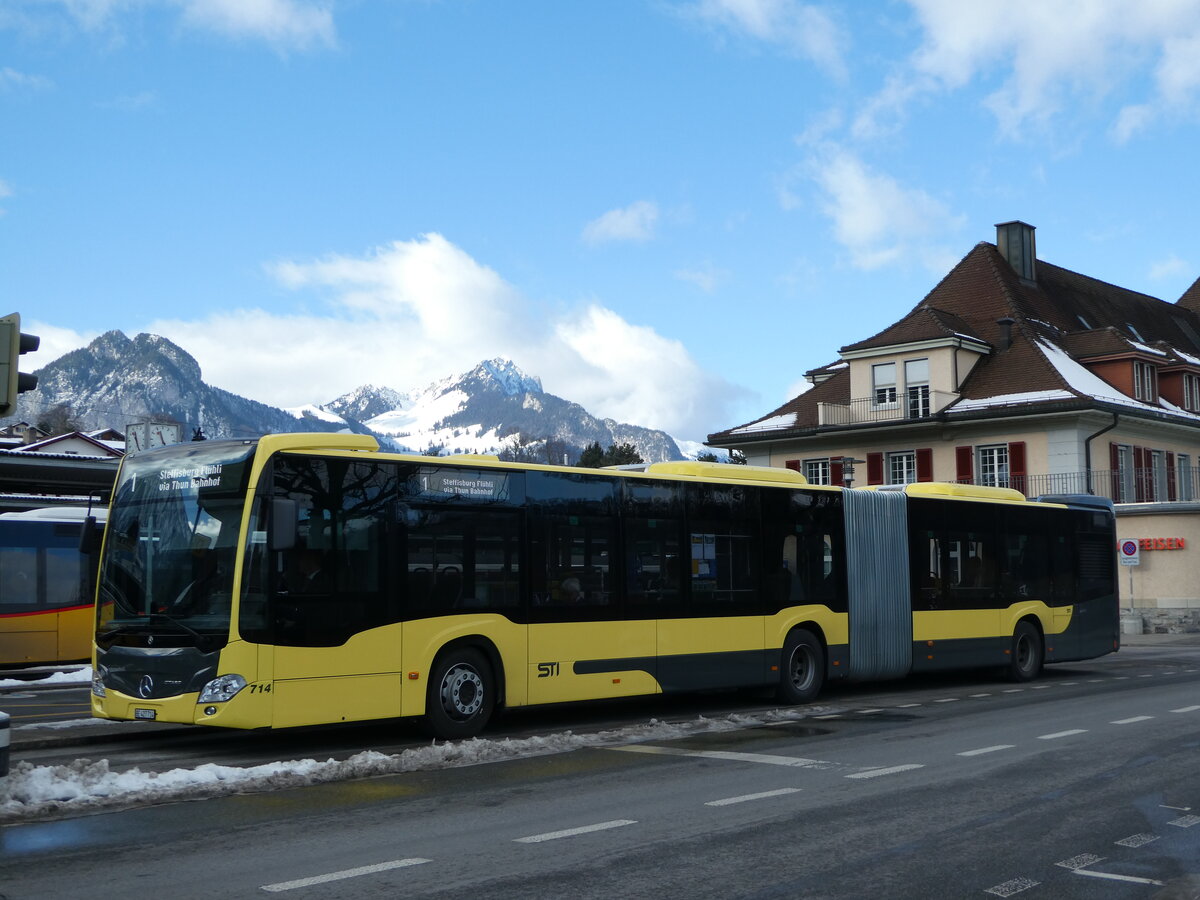 (245'629) - STI Thun - Nr. 714/BE 427'714 - Mercedes am 1. Februar 2023 beim Bahnhof Spiez