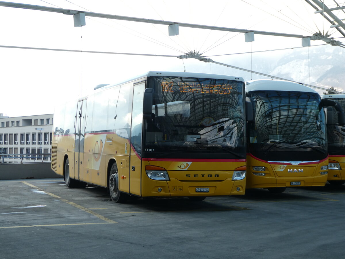 (245'877) - PostAuto Graubnden - GR 179'707/PID 11'307 - Setra am 6. Februar 2023 in Chur, Postautostation