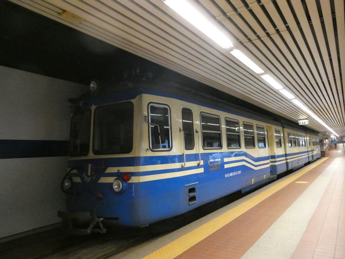 (245'890) - SSIF-Pendelzug - Nr. 23 von 1959 - am 7. Februar 2023 im Bahnhof Domodossola