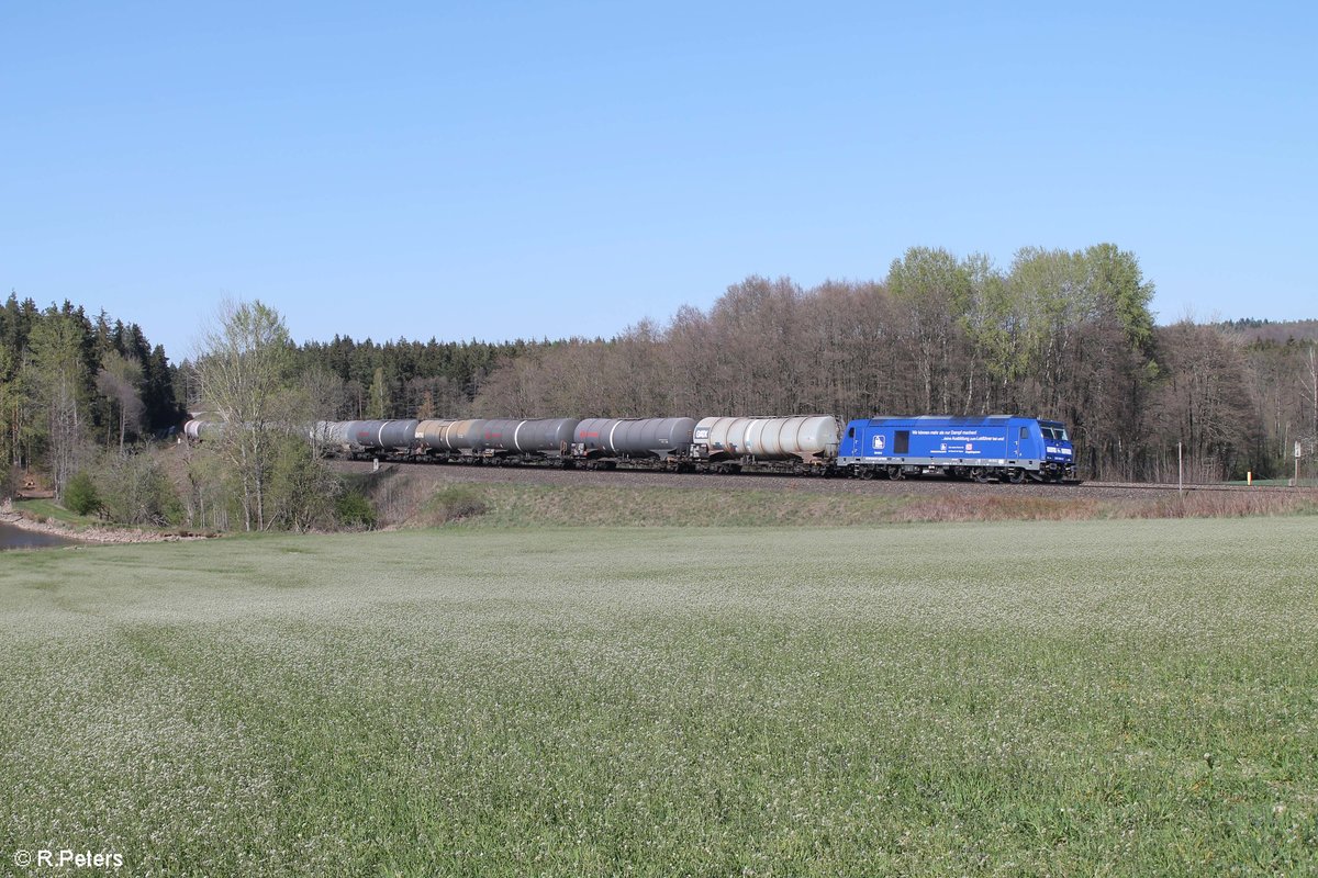 246 049 zieht den DGS 60970 nach Weiden zum Tanklager Hauer als ich ihn bei Oberteich erlegte. 22.04.19