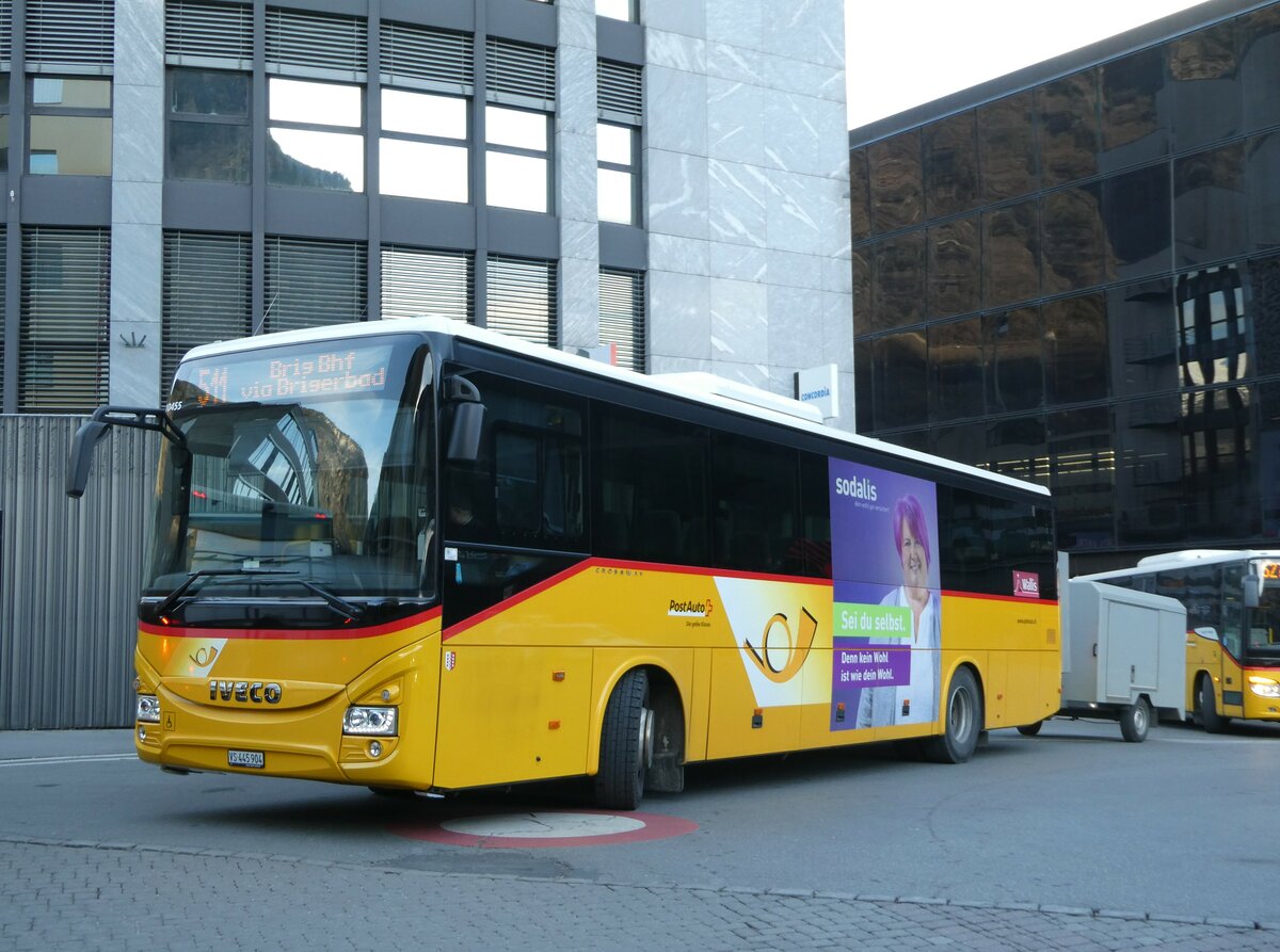 (246'013) - PostAuto Wallis - VS 445'904/PID 10'455 - Iveco am 11. Februar 2023 beim Bahnhof Visp