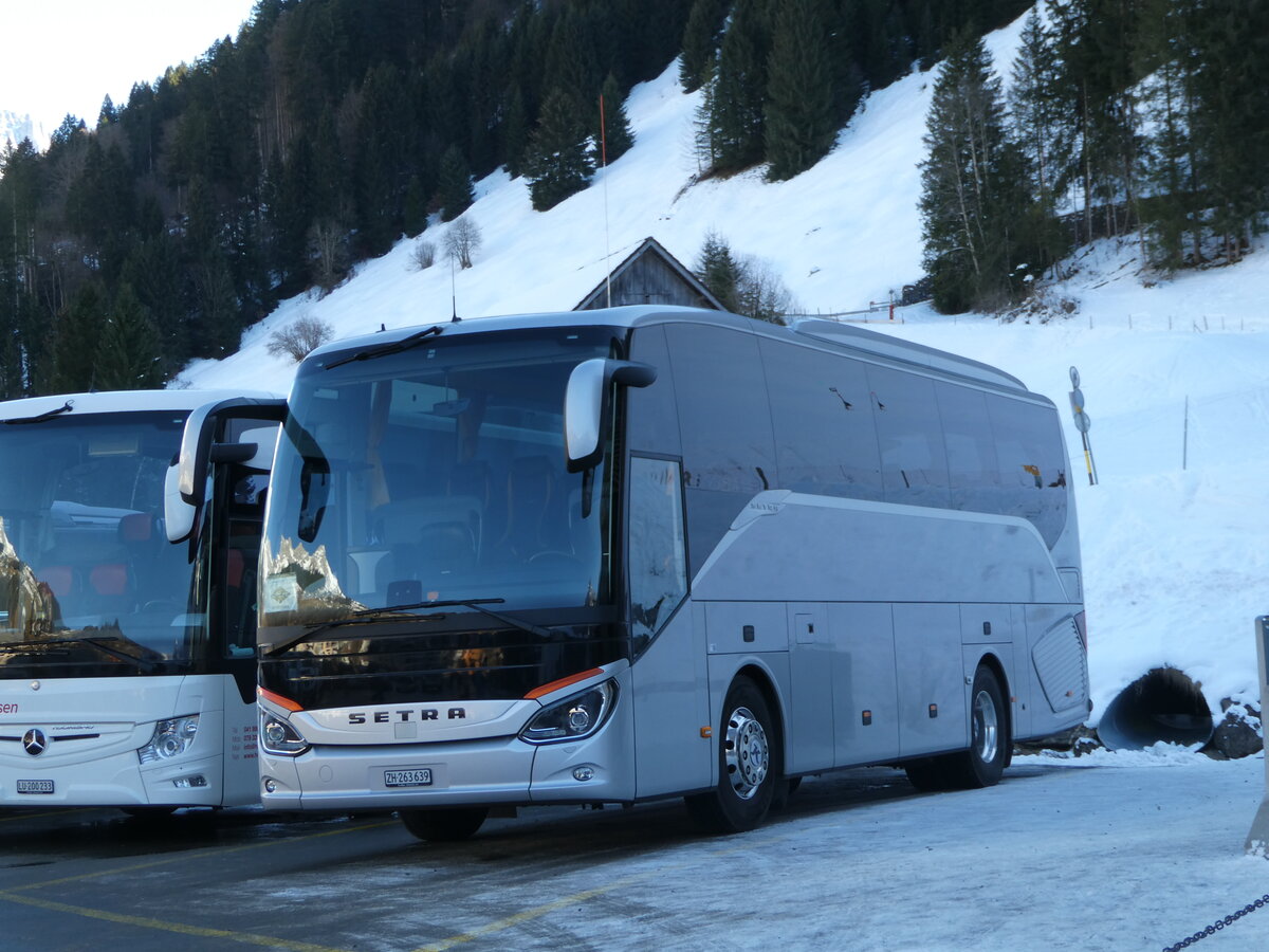 (246'096) - Meier, Zrich - ZH 263'639 - Setra am 14. Februar 2023 in Engelberg, Talstation Titlis