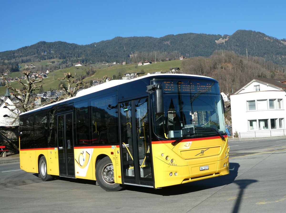 (246'132) - PostAuto Zentralschweiz - Nr. 12/OW 12'275/PID 10'536 - Volvo (ex Dillier, Sarnen Nr. 5) am 16. Februar 2023 beim Bahnhof Sarnen