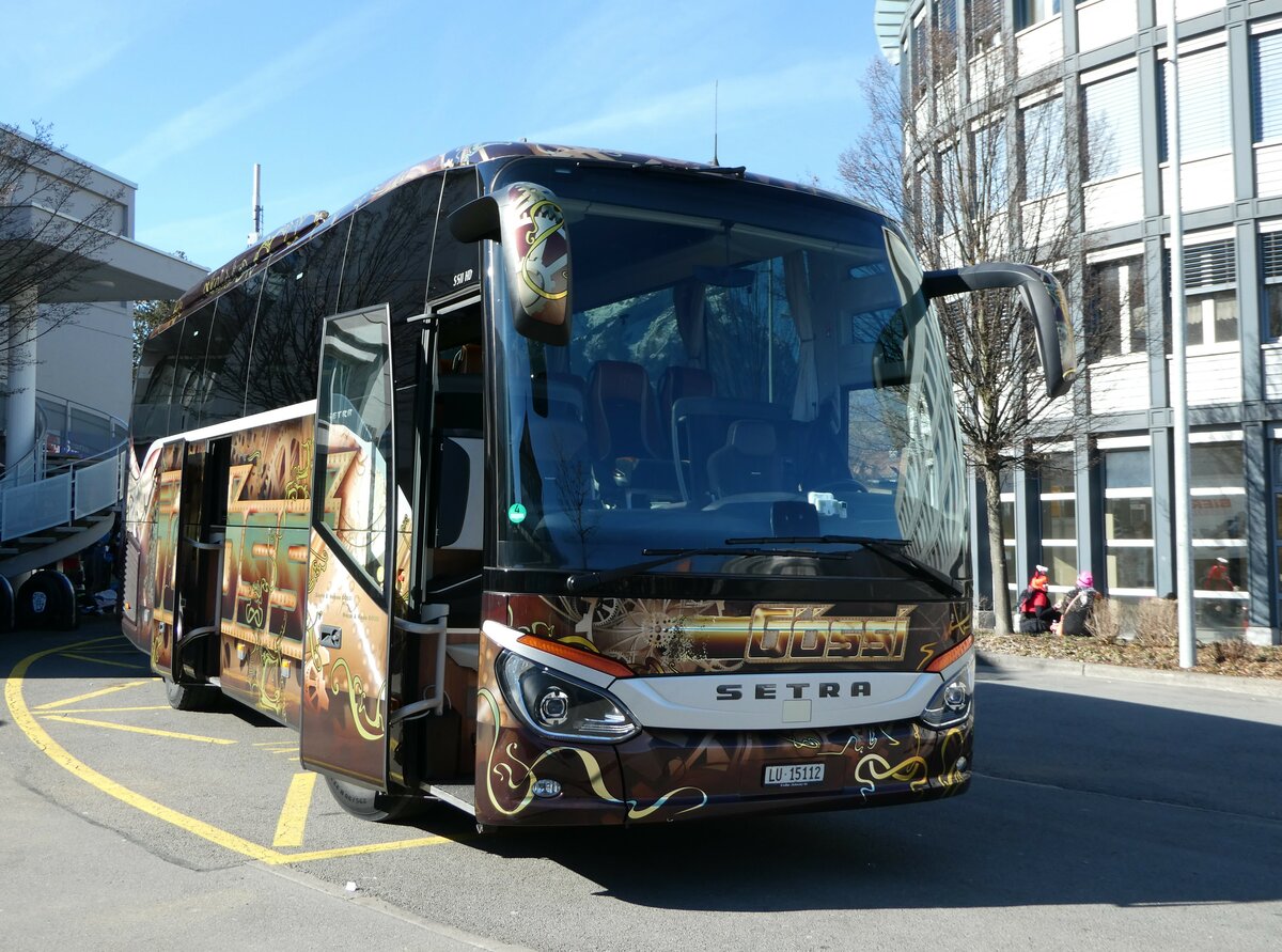 (246'167) - Gssi, Horw - LU 15'112 - Setra am 16. Februar 2023 beim Bahnhof Stans