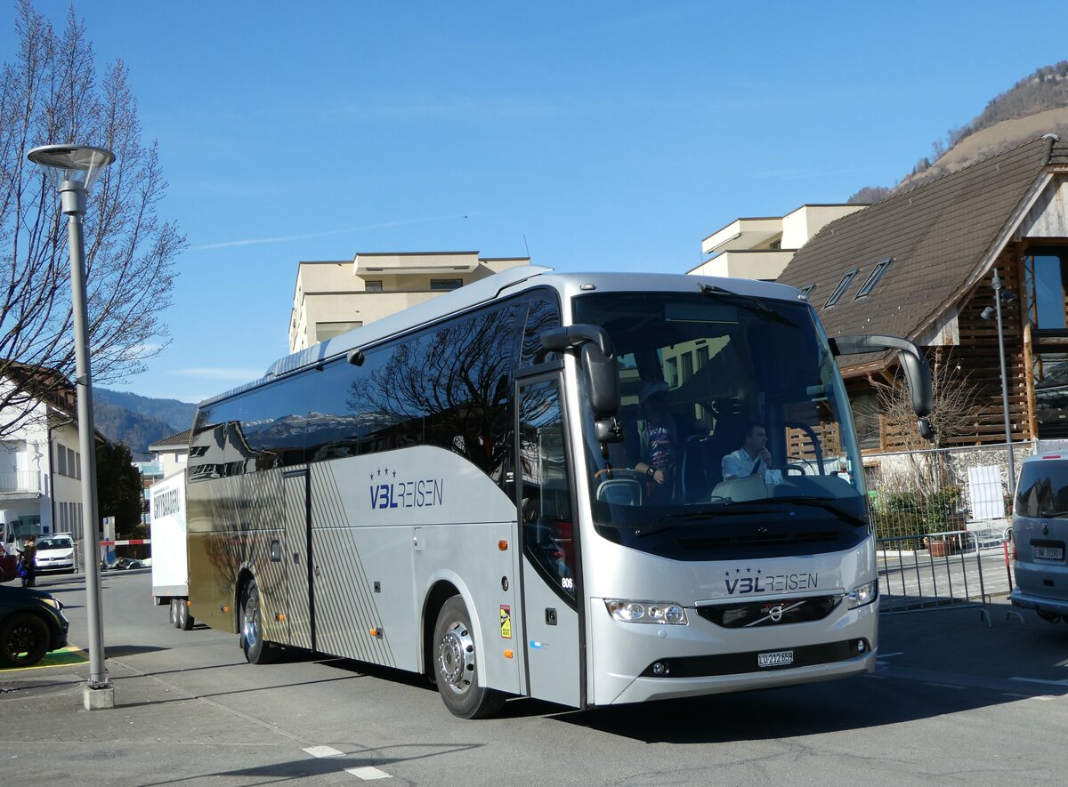 (246'183) - VBL Luzern - Nr. 806/LU 212'659 - Volvo am 16. Februar 2023 beim Bahnhof Stans