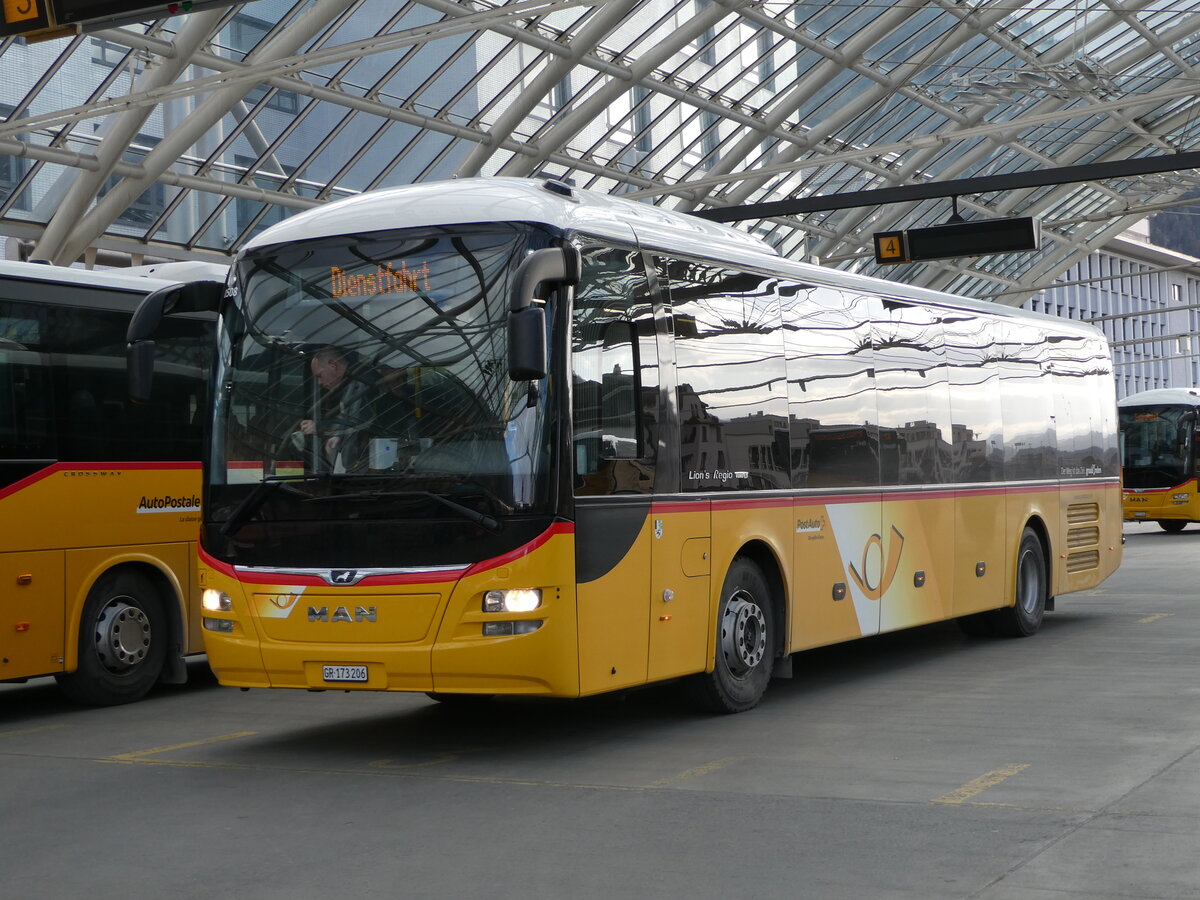 (246'550) - PostAuto Graubnden - GR 173'206/PID 10'508 - MAN am 24. Februar 2023 in Chur, Postautostation