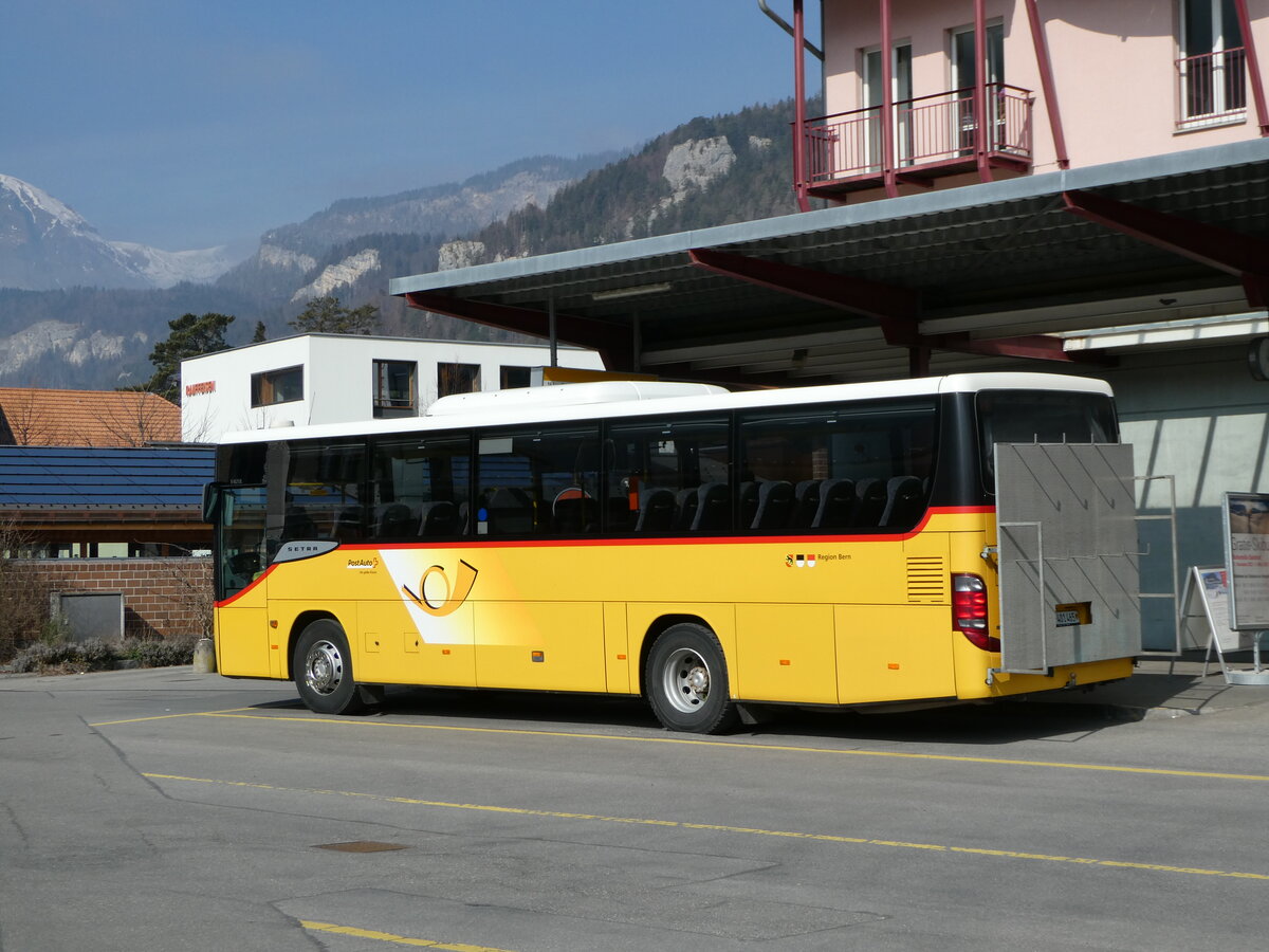 (246'783) - PostAuto Bern - BE 401'465/PID 4715 - Setra (ex AVG Meiringen Nr. 65) am 2. Mrz 2023 in Meiringen, Postautostation