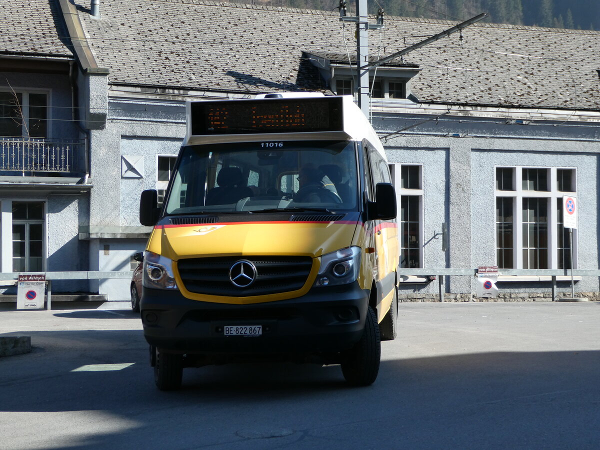 (246'894) - PostAuto Bern - BE 822'867/PID 11'016 - Mercedes am 5. März 2023 beim Bahnhof Lauterbrunnen
