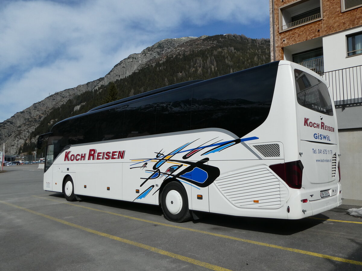 (246'943) - Koch, Giswil - OW 10'147 - Setra am 7. März 2023 in Andermatt, Bahnhofplatz