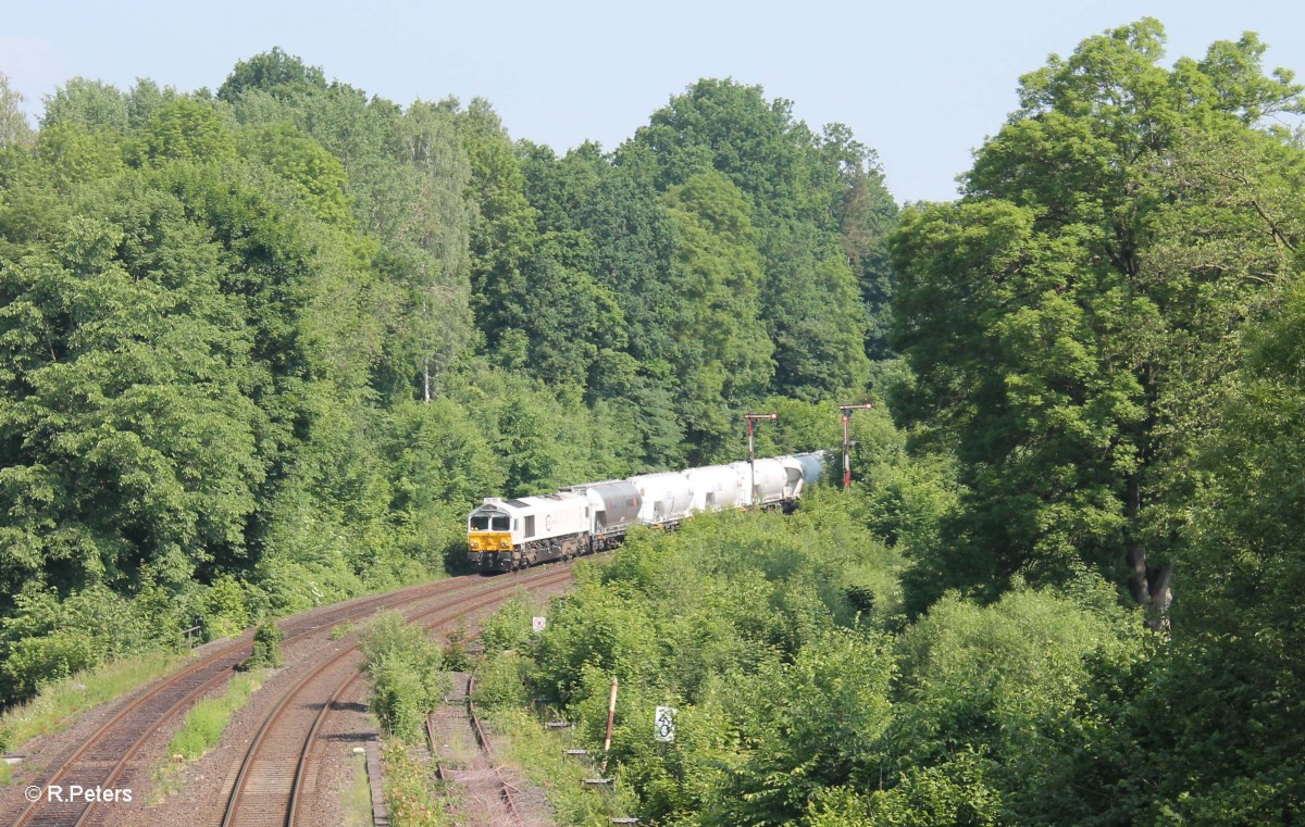 247 044-5 zieht den MEG Zementzug Rüdersdorf - Regensburg durch Reuth bei Erbendorf. 12.06.15