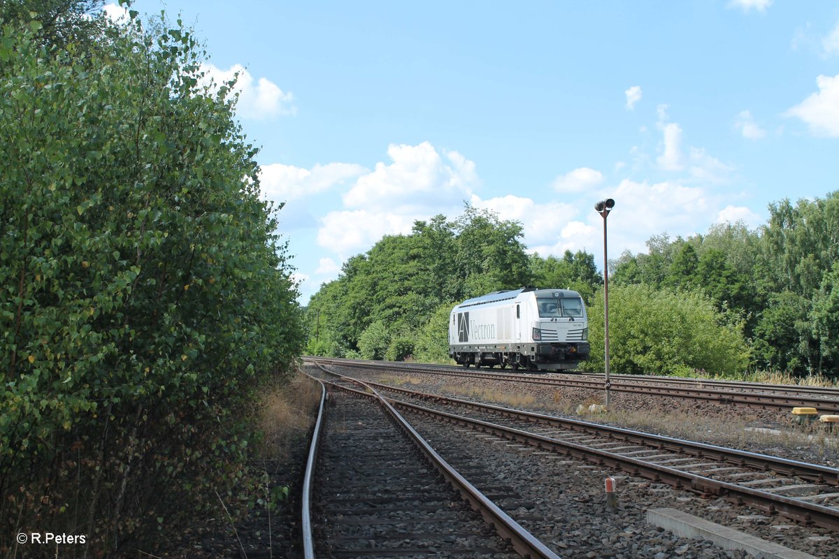 247 902 auf der Überführungsfahrt von München nach Leuna zur Infraleuna mbH bei der durchfahrt in Pechbrunn. 19.07.16