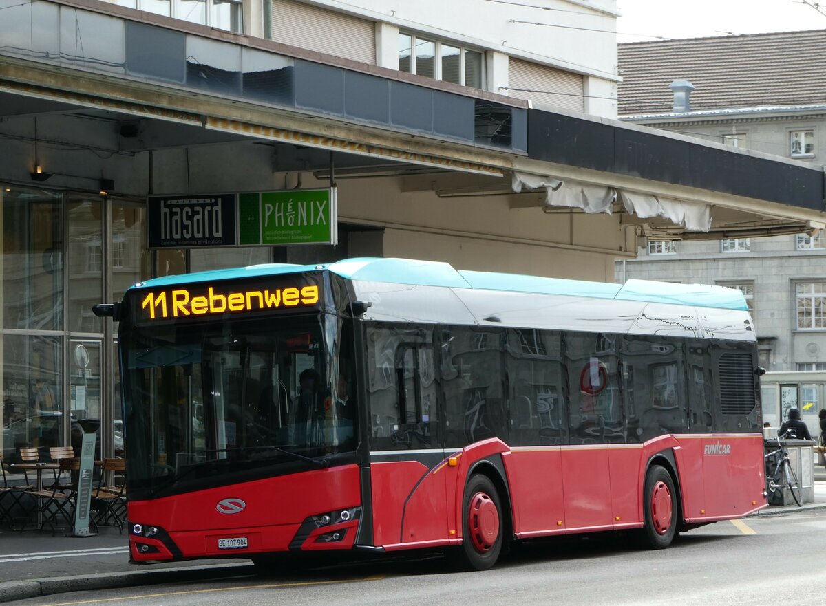 (247'628) - Funi-Car, Biel - Nr. 4/BE 107'904 - Solaris am 25. Mrz 2023 beim Bahnhof Biel