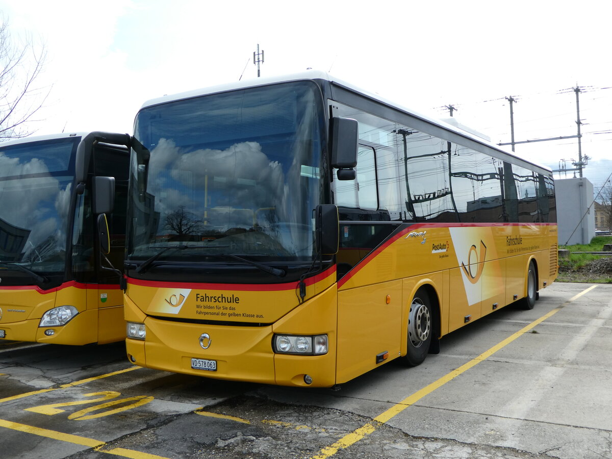 (247'654) - CarPostal Ouest - VD 578'063/PID 5586 - Irisbus (ex PostAuto Bern) am 25. Mrz 2023 in Yverdon, Garage