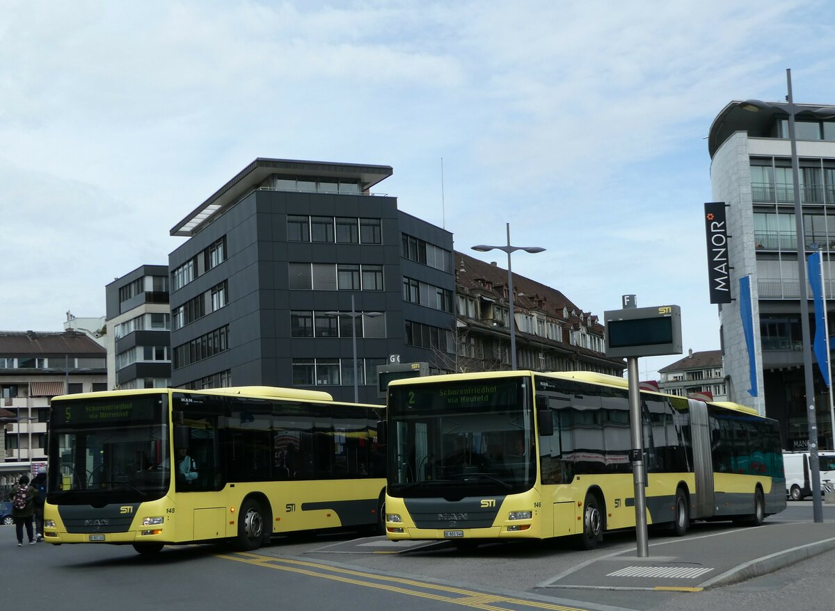 (247'832) - STI Thun - Nr. 145/BE 801'145 + Nr. 146/BE 801'146 - MAN am 29. Mrz 2023 beim Bahnhof Thun