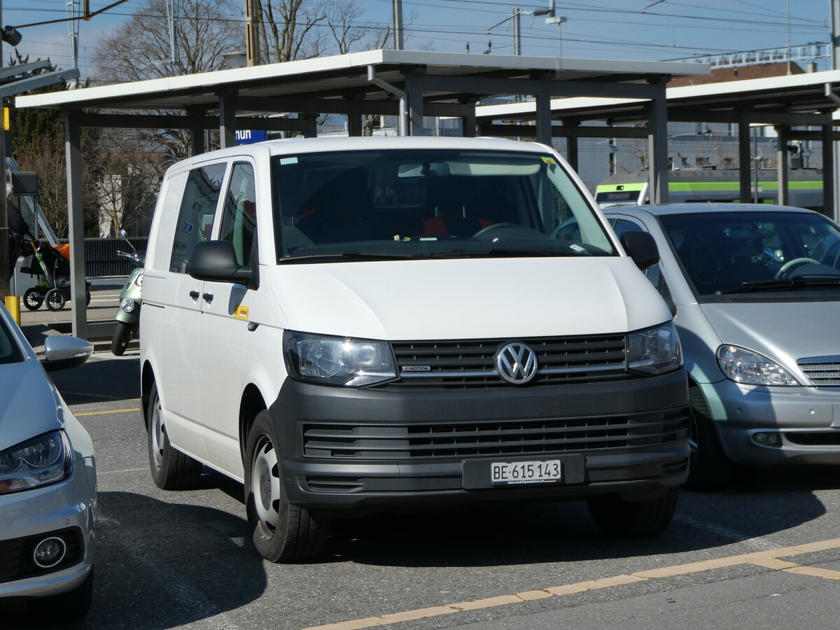 (248'021) - PostAuto Bern - BE 615'143 - VW am 5. April 2023 in Thun, Rosenau