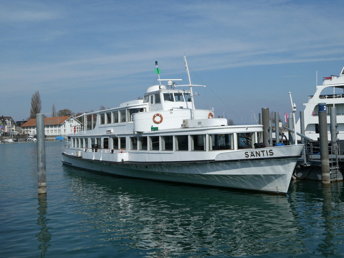 (248'122) - Motorschiff Sntis am 6. Mrz 2023 im Hafen von Romanshorn