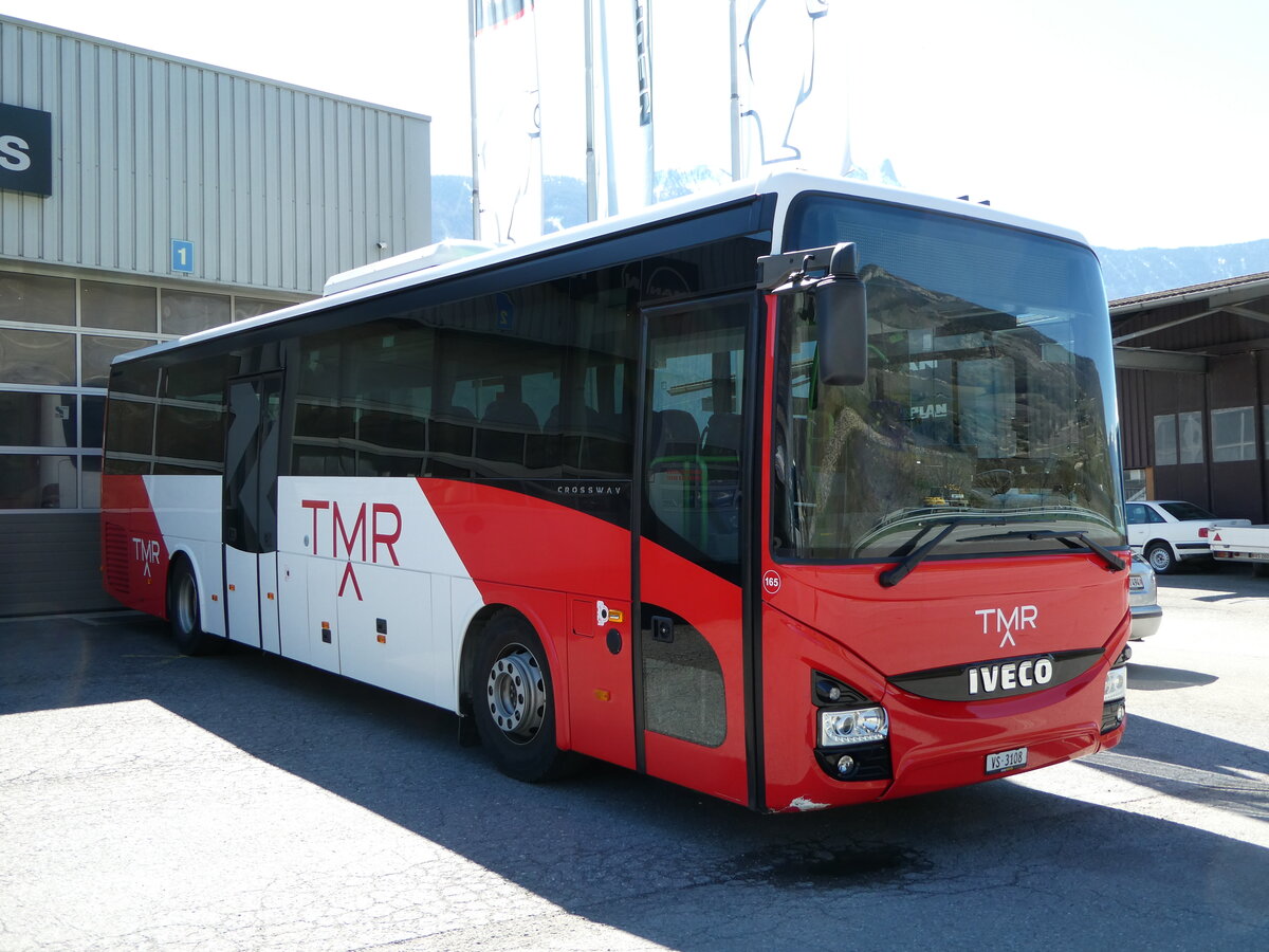 (248'304) - TMR Martigny - Nr. 165/VS 3108 - Iveco am 9. April 2023 in Leytron, Garage Buchard