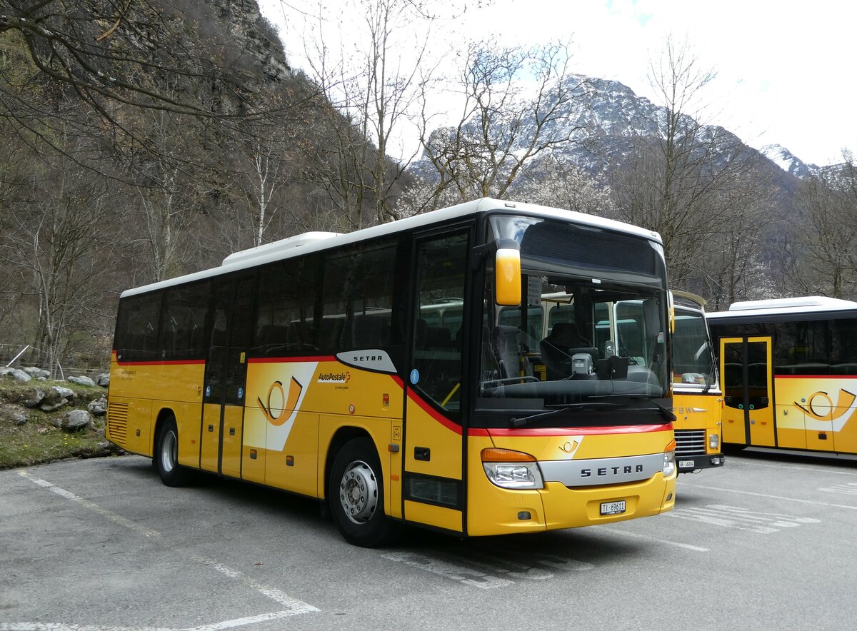 (248'713) - Chiesa, Riazzino - TI 69'611/PID 4491 - Setra am 16. April 2023 in Sonogno