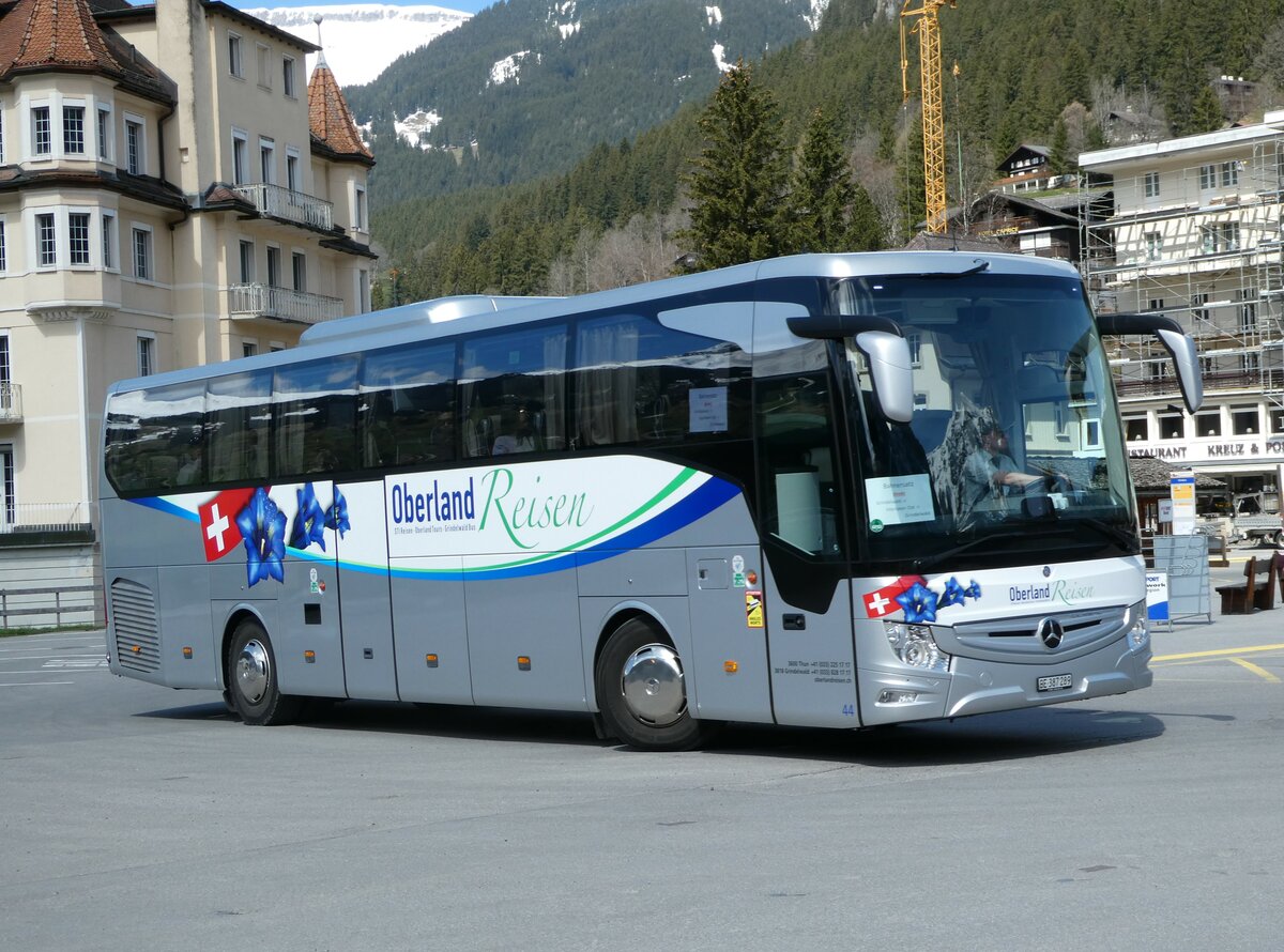 (248'788) - Oberland Reisen, Thun - Nr. 44/BE 387'289 - Mercedes am 18. April 2023 beim Bahnhof Grindelwald