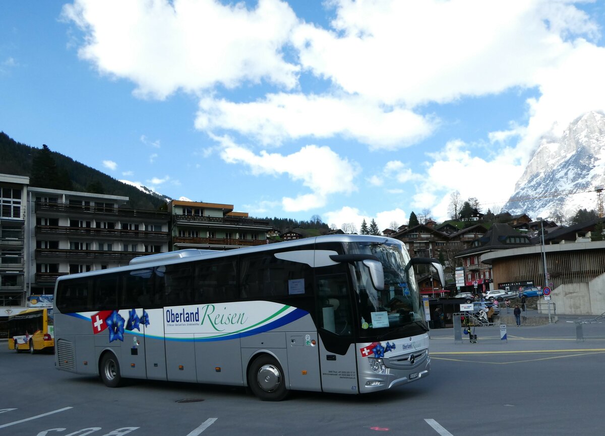 (248'854) - Oberland Reisen, Thun - Nr. 47/BE 607'481 - Mercedes am 18. April 2023 beim Bahnhof Grindelwald