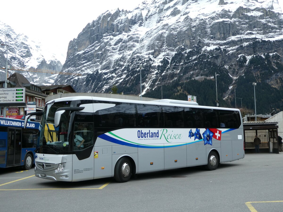 (248'978) - Oberland Reisen, Thun - Nr. 44/BE 387'289 - Mercedes am 21. April 2023 beim Bahnhof Grindelwald