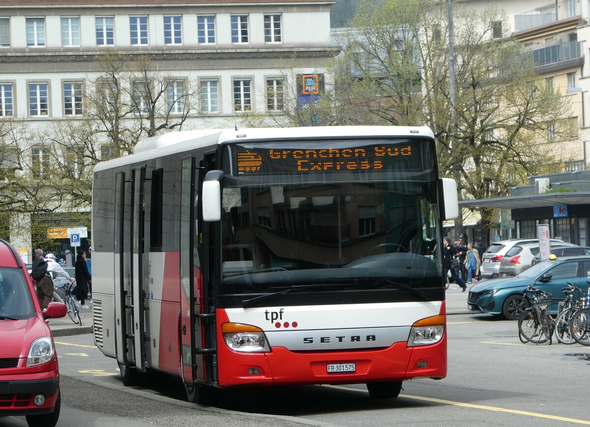 (249'026) - TPF Fribourg - Nr. 1069/FR 301'575 - Setra (ex CJ Tramelan Nr. 122) am 22. April 2023 beim Bahnhof Biel