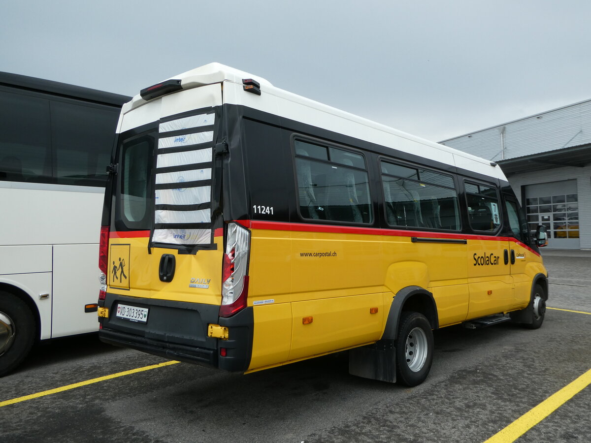 (249'066) - CarPostal Ouest - VD 393'395/PID 11'214 - Iveco am 22. April 2023 in Kerzers, Interbus 