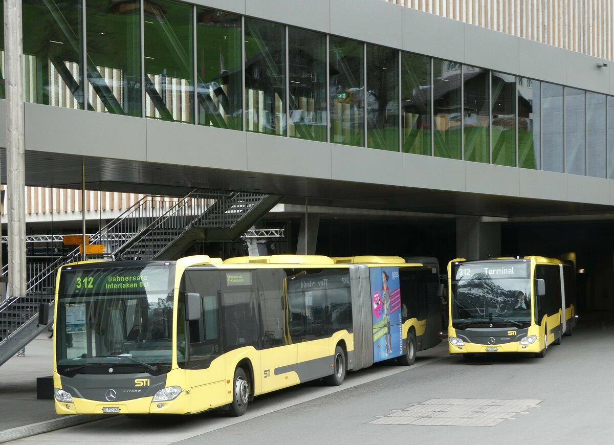 (249'182) - STI Thun - Nr. 161/BE 752'161 + Nr. 710/BE 432'710 - Mercedes am 28. April 2023 in Grindelwald, Terminal