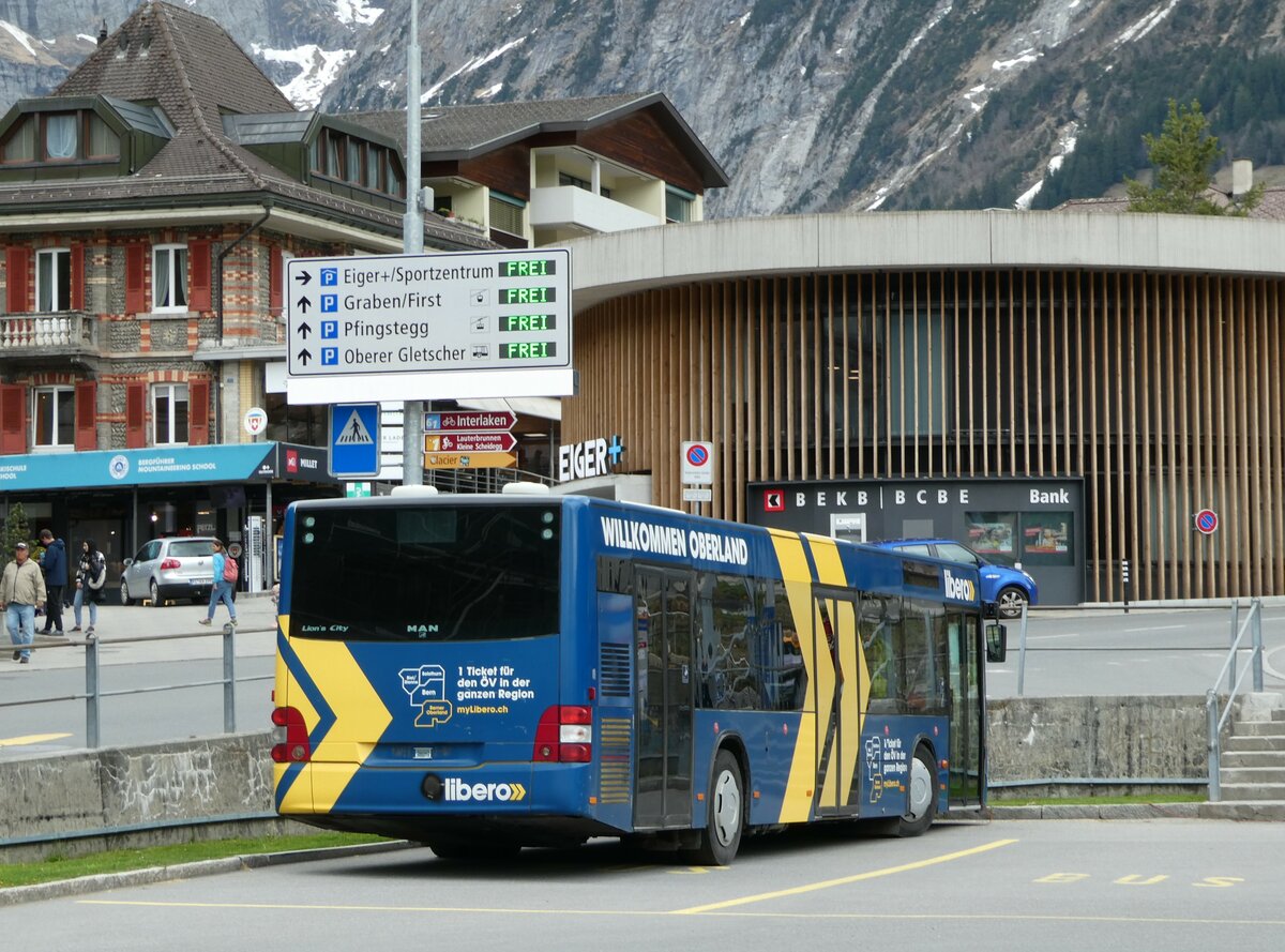 (249'216) - STI Thun - Nr. 128 - MAN am 28. April 2023 beim Bahnhof Grindelwald