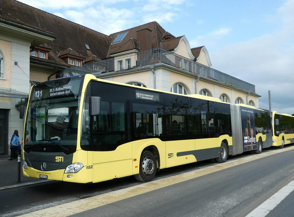 (249'354) - STI Thun - Nr. 182/BE 804'182 - Mercedes am 2. Mai 2023 beim Bahnhof Spiez